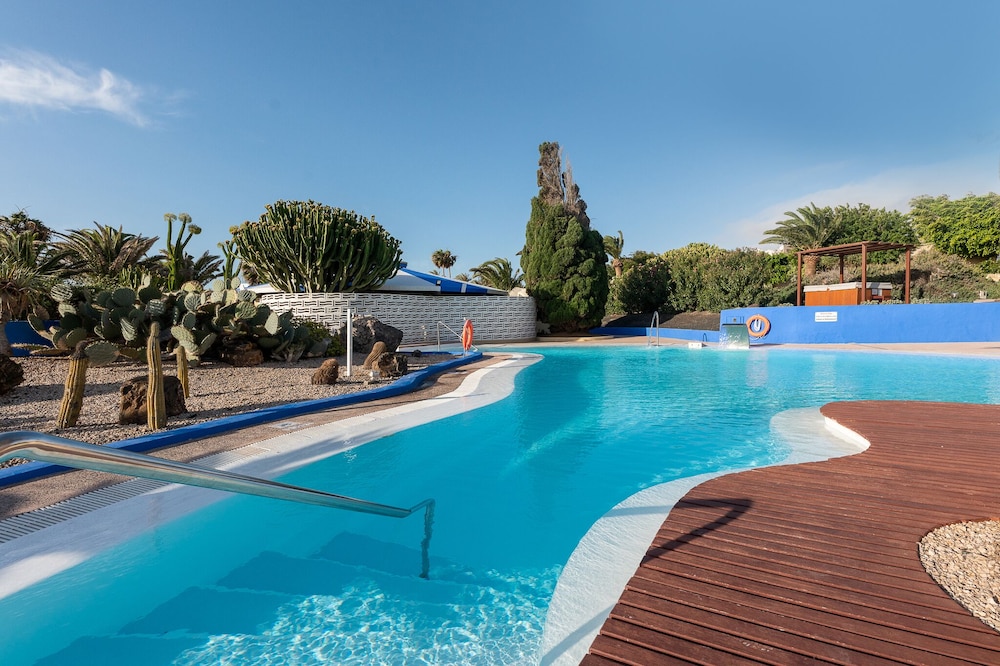 Hotel LIVVO Risco del Gato Suites — Swimming pool in Costa Calma, Canary Islands
