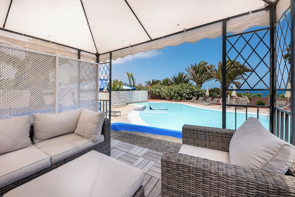 Hotel LIVVO Risco del Gato Suites — Swimming pool in Costa Calma, Canary Islands