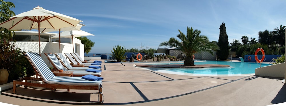 Hotel LIVVO Risco del Gato Suites — Swimming pool in Costa Calma, Canary Islands