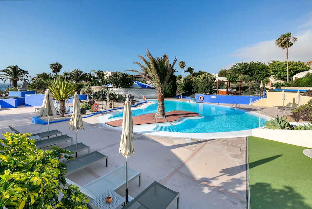 Hotel LIVVO Risco del Gato Suites — Swimming pool in Costa Calma, Canary Islands