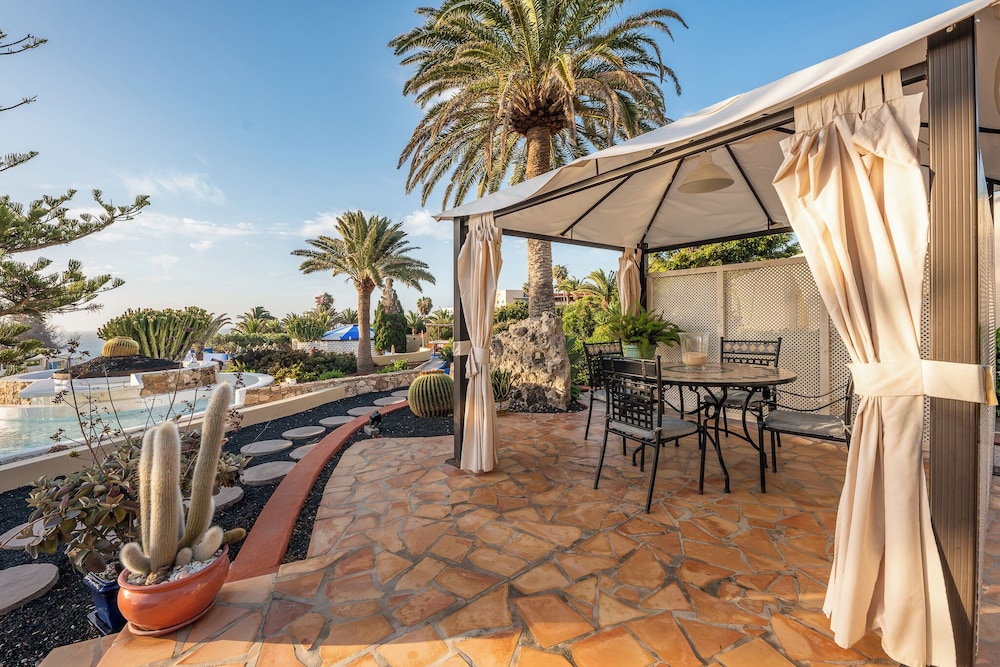 Hotel LIVVO Risco del Gato Suites — Restaurant & bars in Costa Calma, Canary Islands