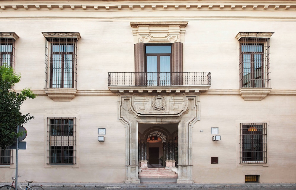 CoolRooms Palacio Villapanés 5 GL — Hotel building in Seville, Andalusia