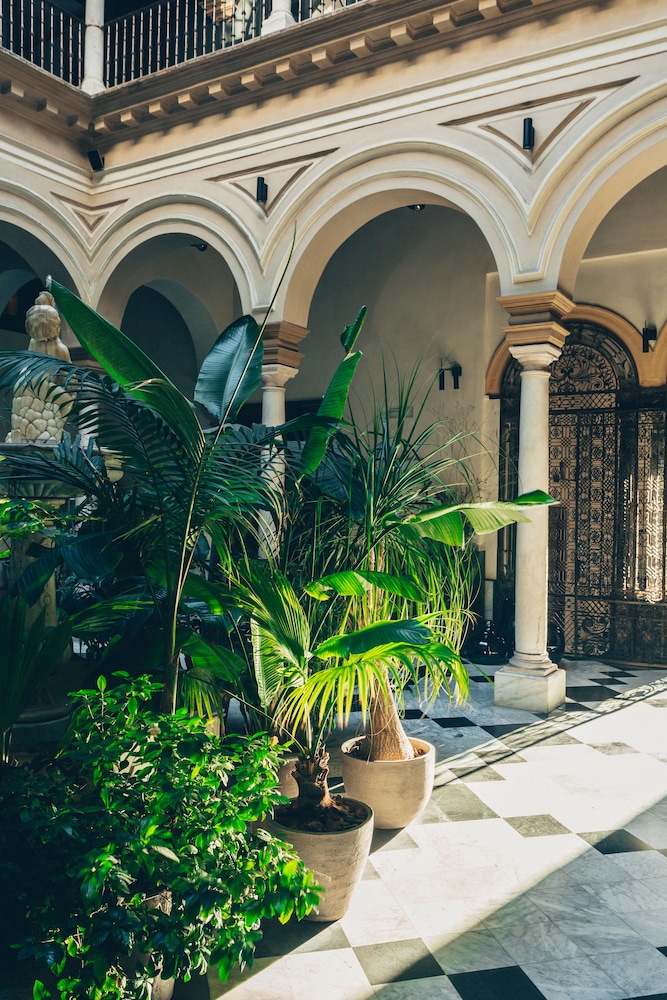 CoolRooms Palacio Villapanés 5 GL — Hotel building in Seville, Andalusia