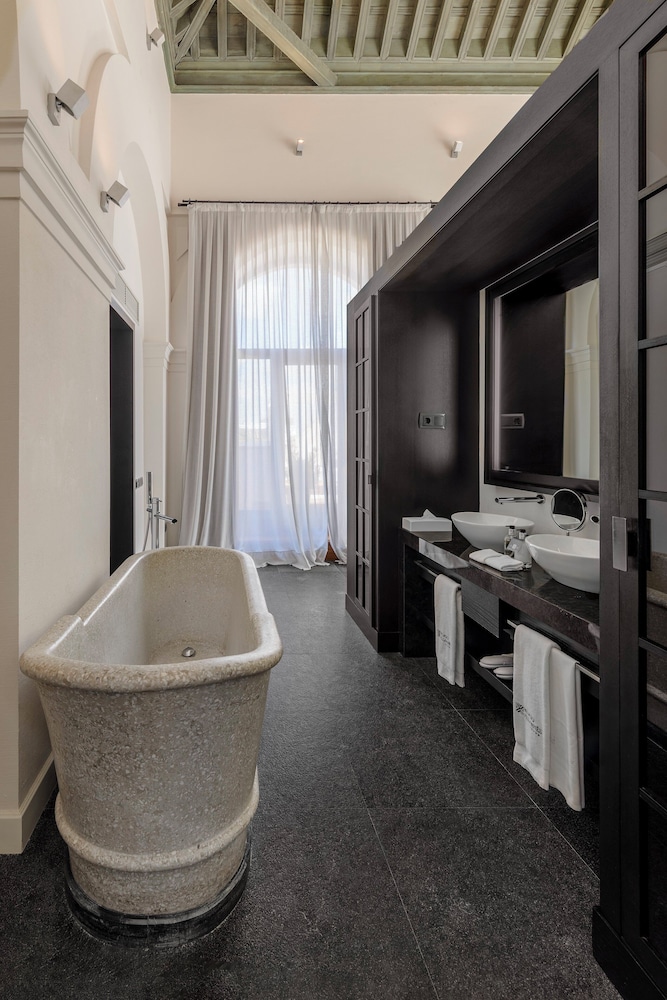 CoolRooms Palacio Villapanés 5 GL — Hotel rooms in Seville, Andalusia