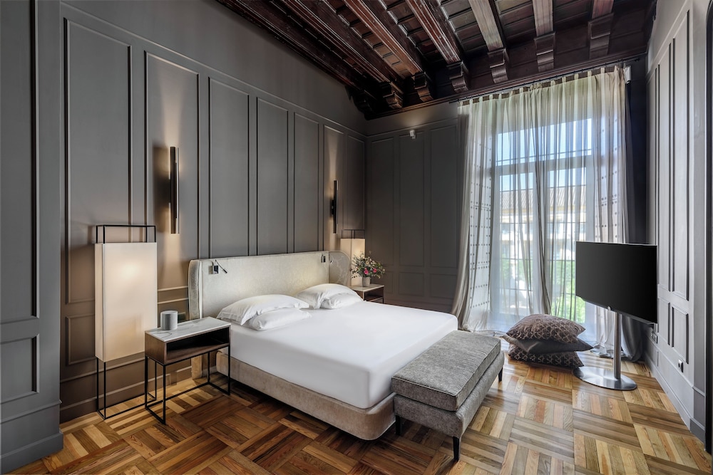 CoolRooms Palacio Villapanés 5 GL — Hotel rooms in Seville, Andalusia