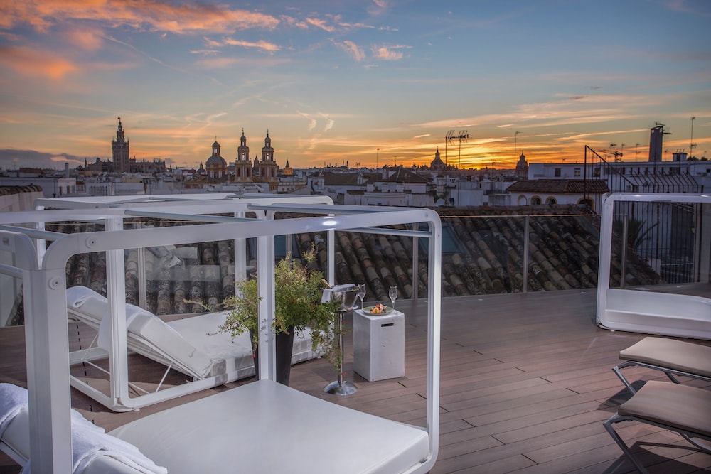 CoolRooms Palacio Villapanés 5 GL — Hotel rooms in Seville, Andalusia