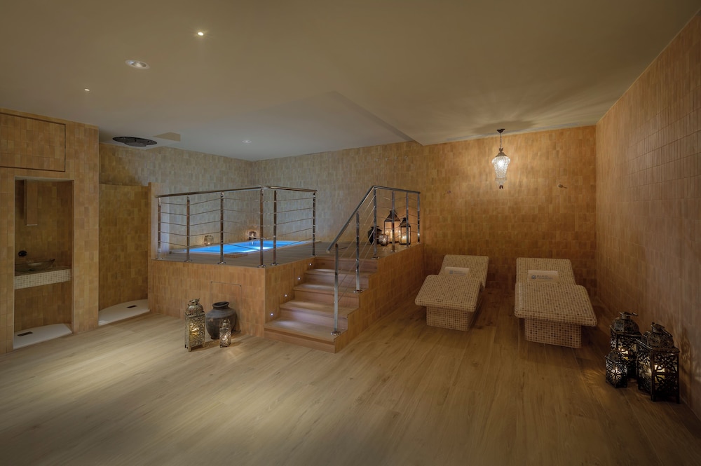 CoolRooms Palacio Villapanés 5 GL — Spa in Seville, Andalusia