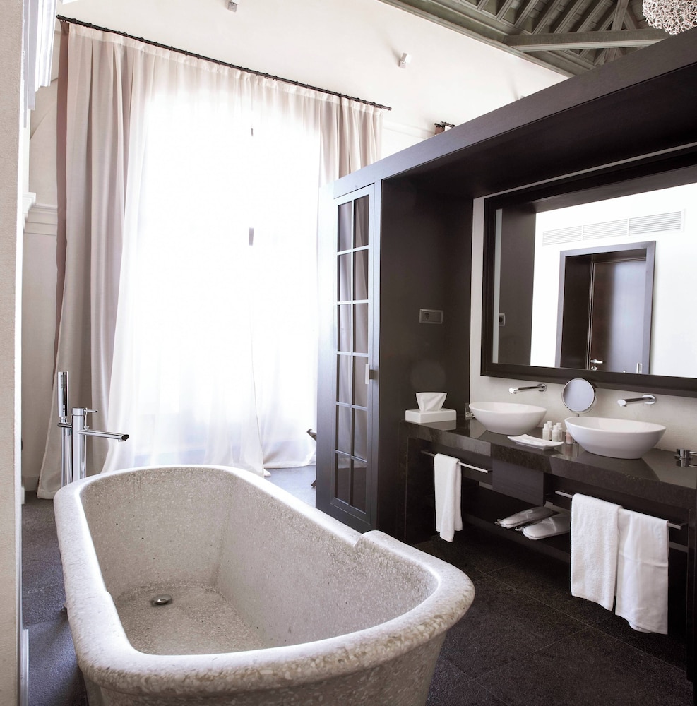CoolRooms Palacio Villapanés 5 GL — Hotel rooms in Seville, Andalusia