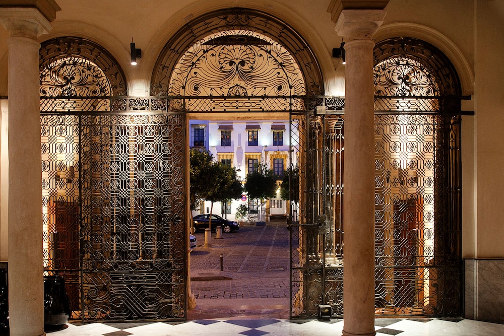 CoolRooms Palacio Villapanés 5 GL — Hotel building in Seville, Andalusia