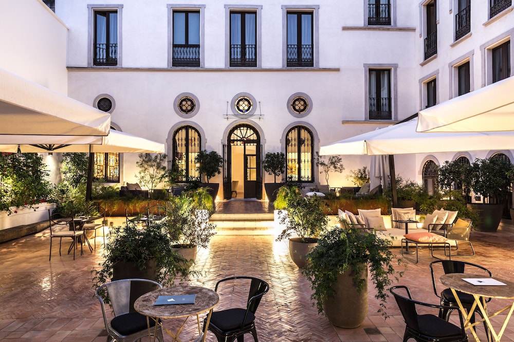 CoolRooms Palacio Villapanés 5 GL — Hotel building in Seville, Andalusia