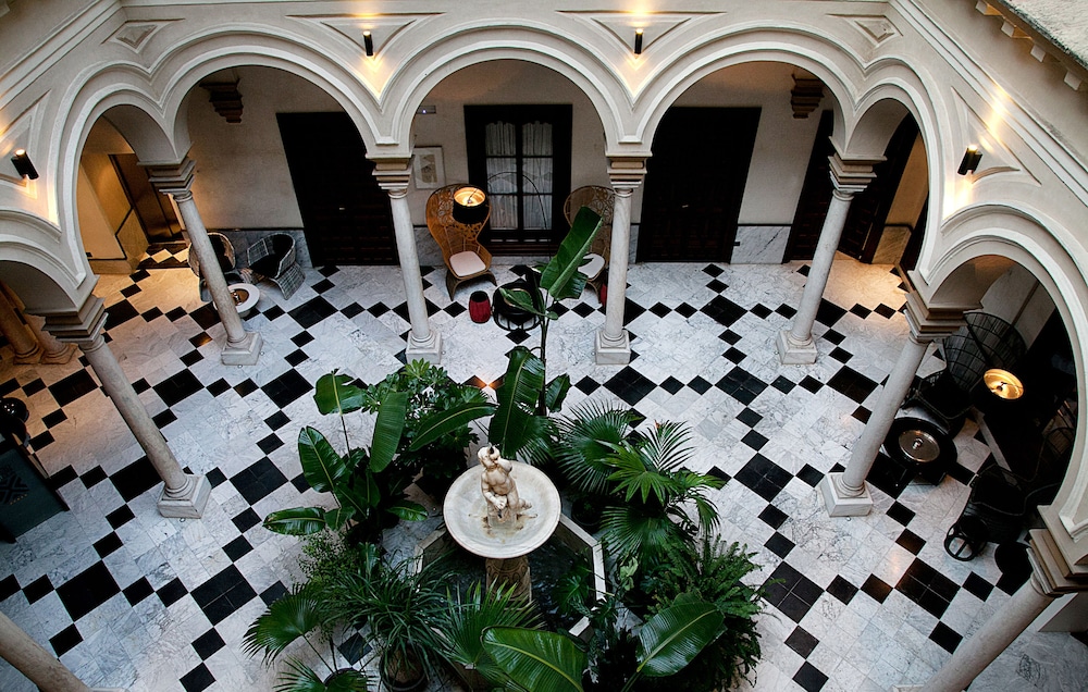 CoolRooms Palacio Villapanés 5 GL — Hotel building in Seville, Andalusia