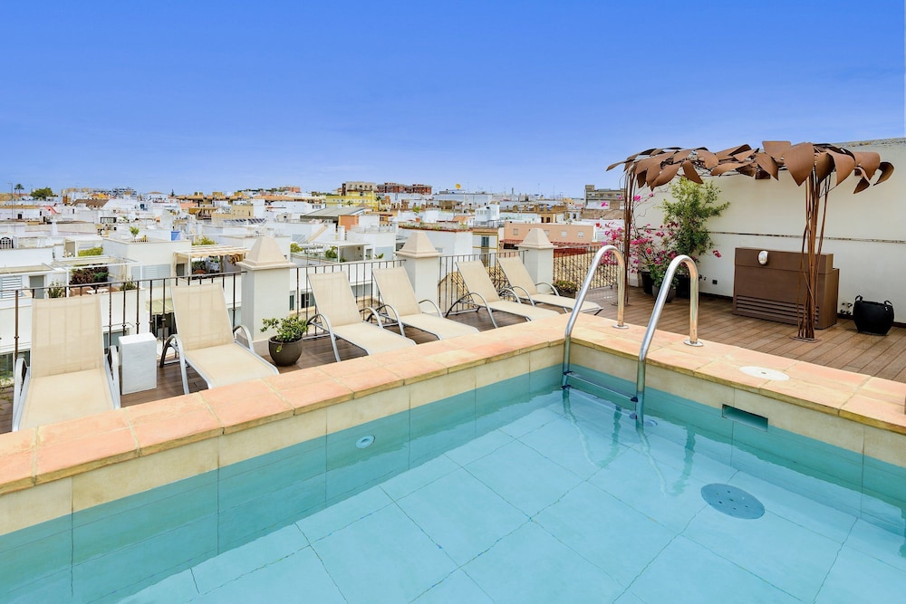 CoolRooms Palacio Villapanés 5 GL — Swimming pool in Seville, Andalusia
