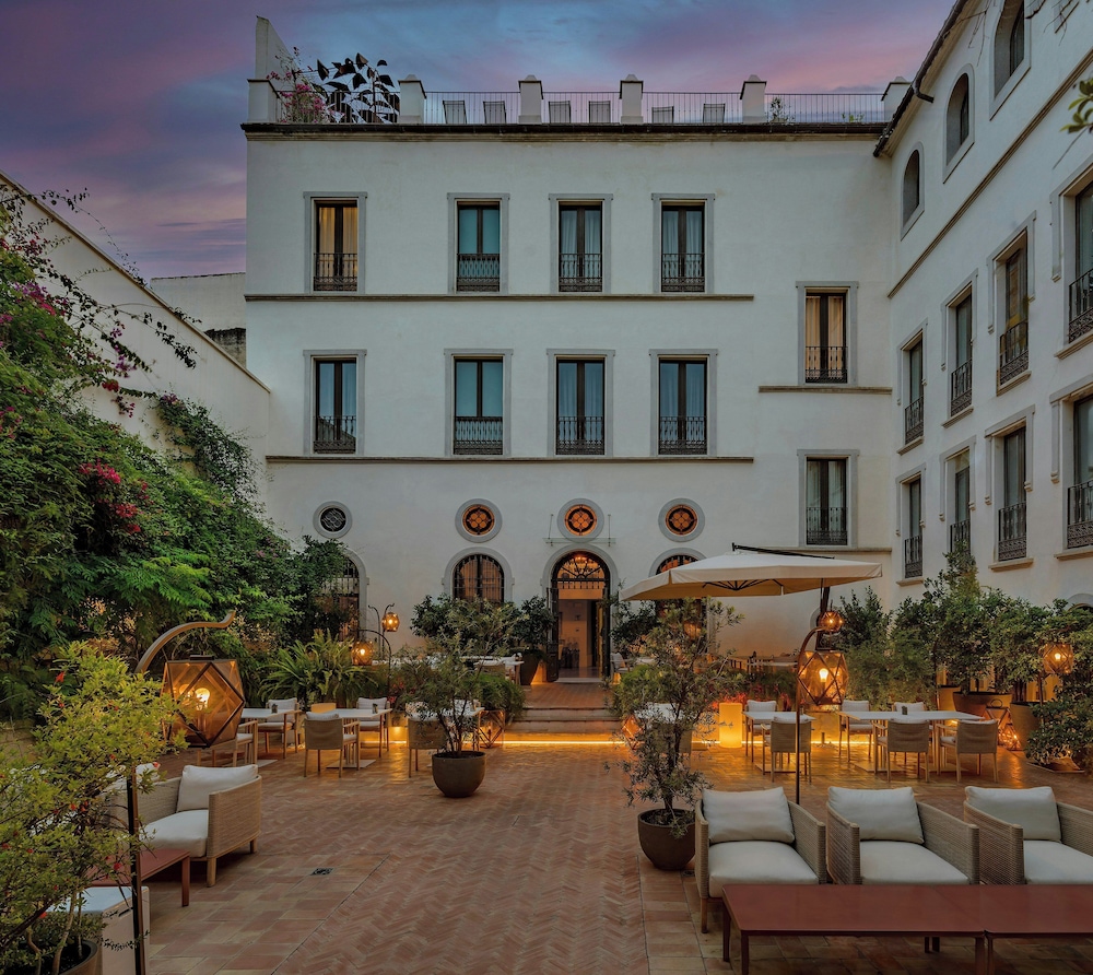 CoolRooms Palacio Villapanés 5 GL — Hotel building in Seville, Andalusia