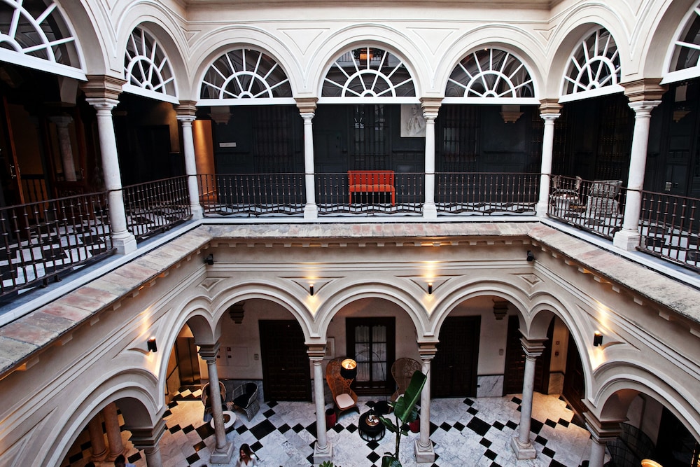 CoolRooms Palacio Villapanés 5 GL — Hotel building in Seville, Andalusia