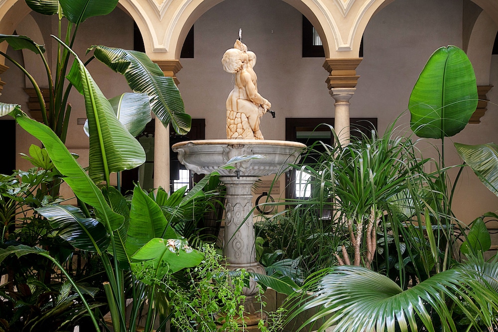 CoolRooms Palacio Villapanés 5 GL — Hotel building in Seville, Andalusia