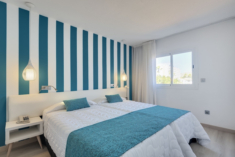 Aparthotel Alcudia Garden — Hotel rooms in Alcudia, Balearic Islands