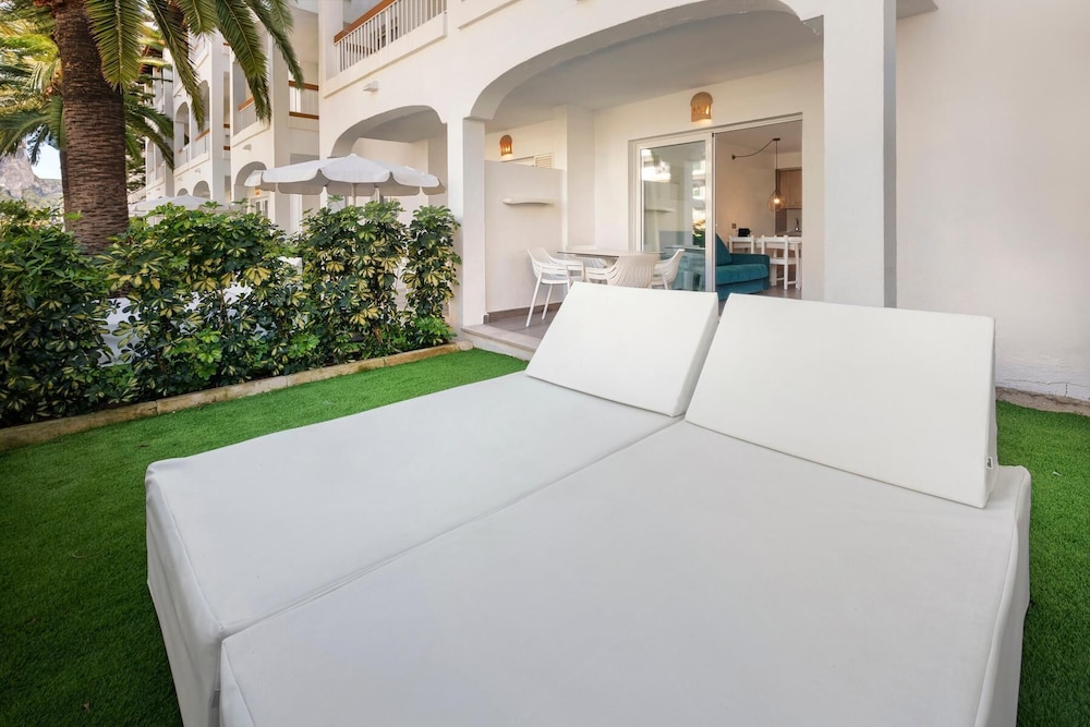 Aparthotel Alcudia Garden — Hotel rooms in Alcudia, Balearic Islands