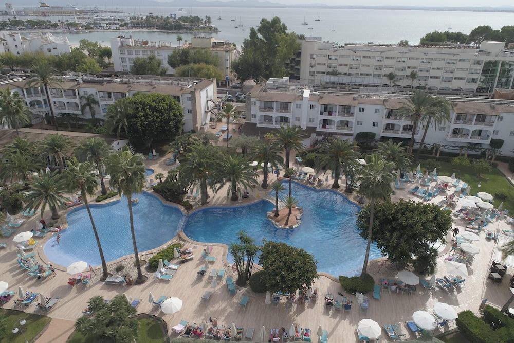 Aparthotel Alcudia Garden — Swimming pool in Alcudia, Balearic Islands