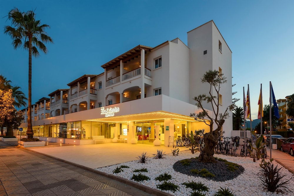 Aparthotel Alcudia Garden — Hotel building in Alcudia, Balearic Islands