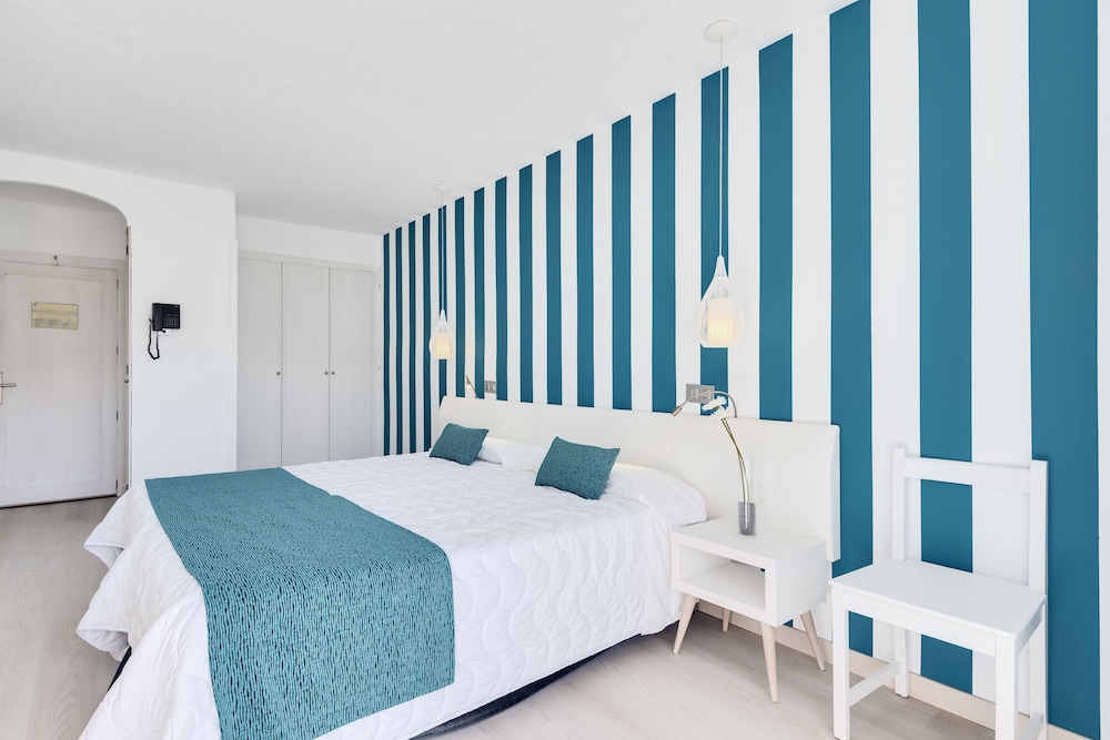 Aparthotel Alcudia Garden — Hotel rooms in Alcudia, Balearic Islands