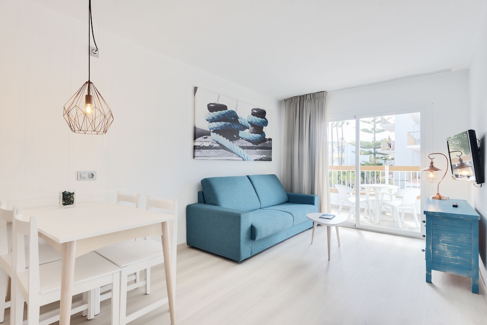 Aparthotel Alcudia Garden — Hotel rooms in Alcudia, Balearic Islands