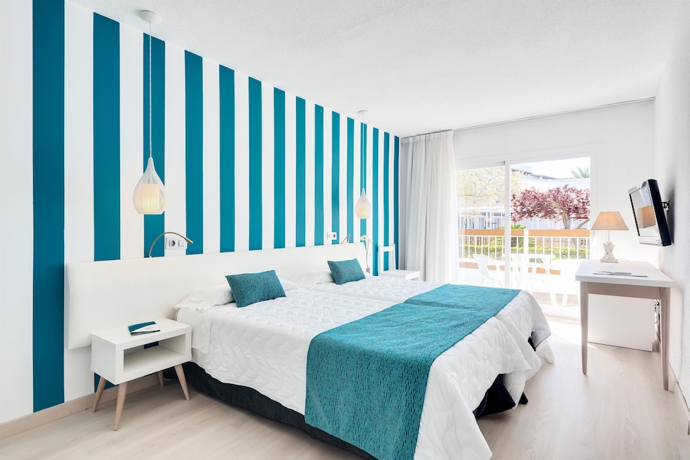 Aparthotel Alcudia Garden — Hotel rooms in Alcudia, Balearic Islands