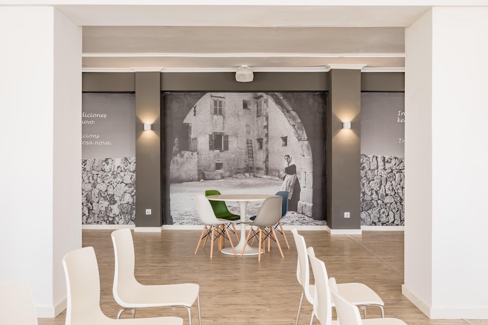 Aparthotel Alcudia Garden — Restaurant & bars in Alcudia, Balearic Islands