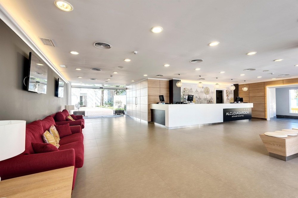 Aparthotel Alcudia Garden — Hotel building in Alcudia, Balearic Islands