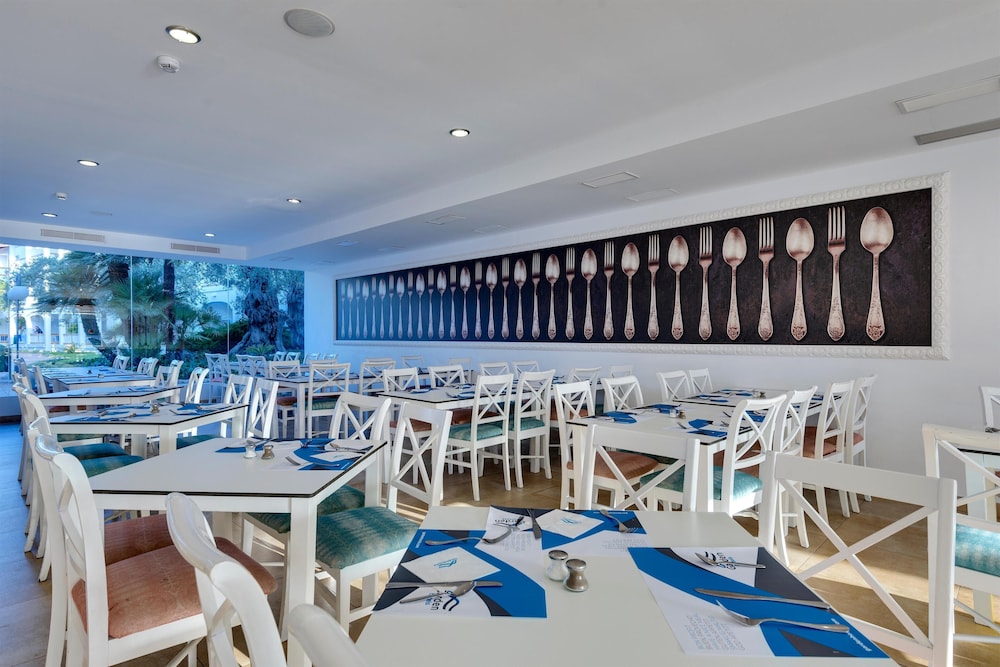 Aparthotel Alcudia Garden — Restaurant & bars in Alcudia, Balearic Islands