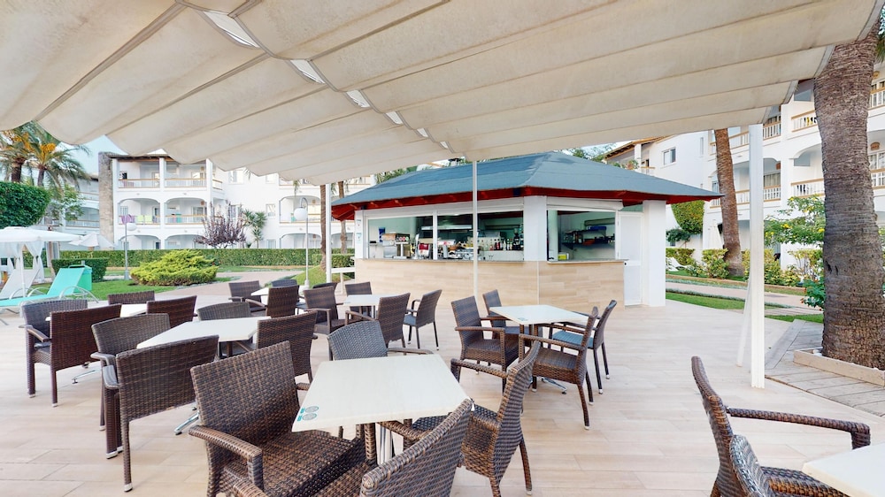 Aparthotel Alcudia Garden — Restaurant & bars in Alcudia, Balearic Islands