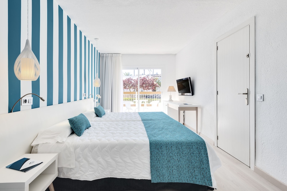 Aparthotel Alcudia Garden — Hotel rooms in Alcudia, Balearic Islands