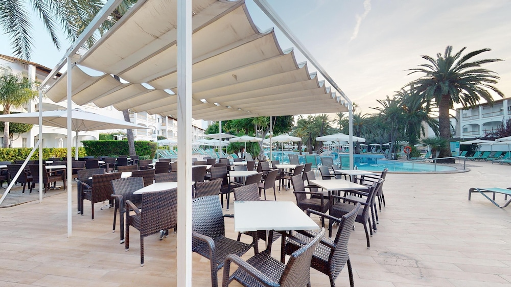 Aparthotel Alcudia Garden — Restaurant & bars in Alcudia, Balearic Islands