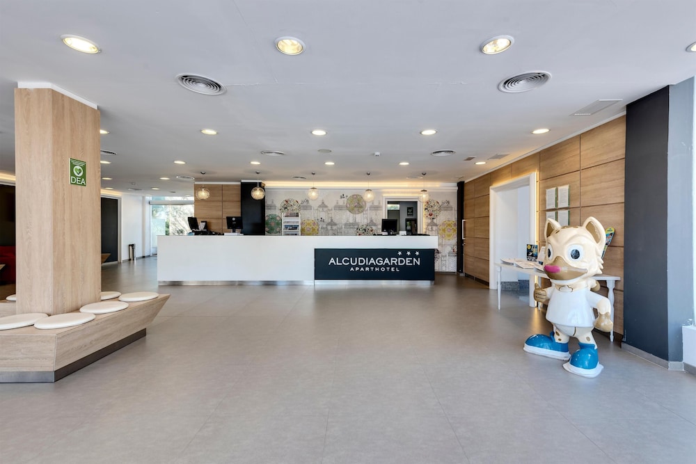 Aparthotel Alcudia Garden — Hotel building in Alcudia, Balearic Islands