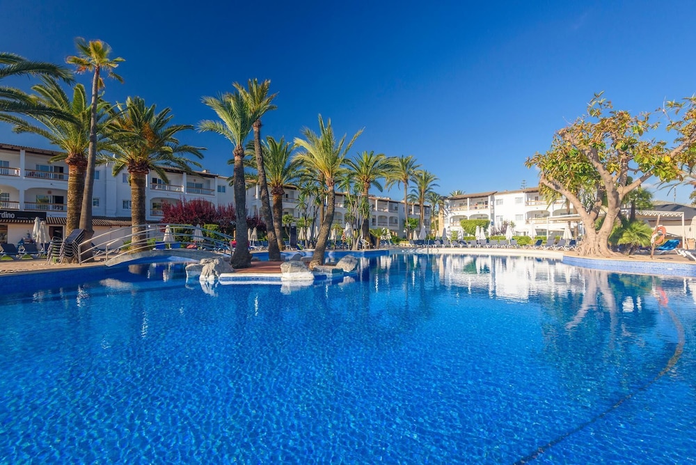 Aparthotel Alcudia Garden — Swimming pool in Alcudia, Balearic Islands