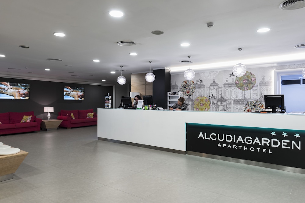 Aparthotel Alcudia Garden — Hotel building in Alcudia, Balearic Islands