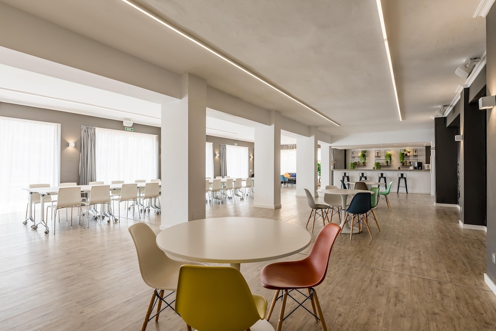 Aparthotel Alcudia Garden — Restaurant & bars in Alcudia, Balearic Islands