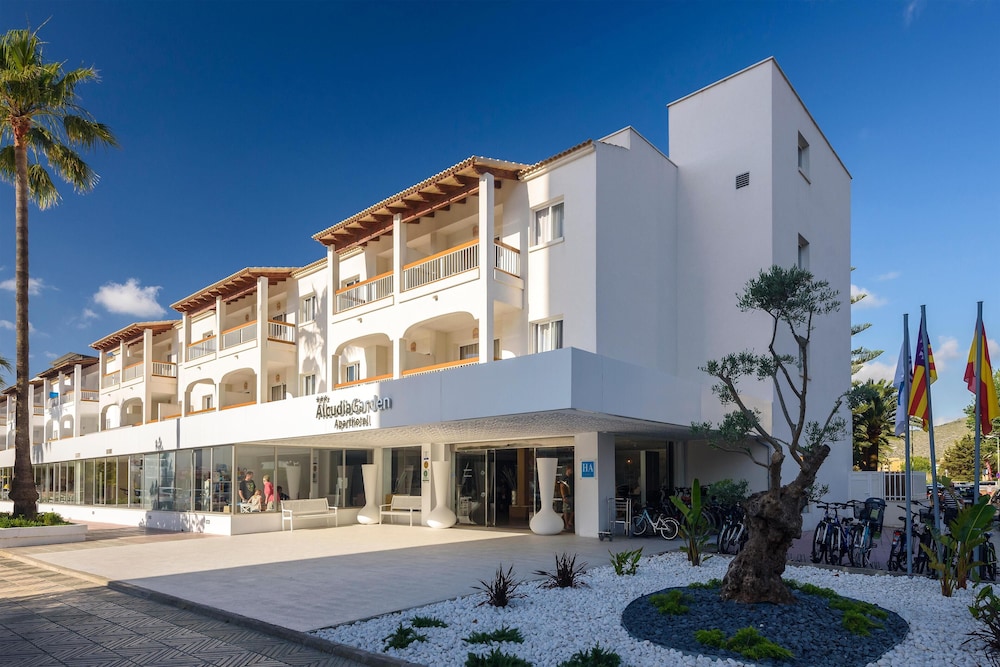 Aparthotel Alcudia Garden — Hotel building in Alcudia, Balearic Islands