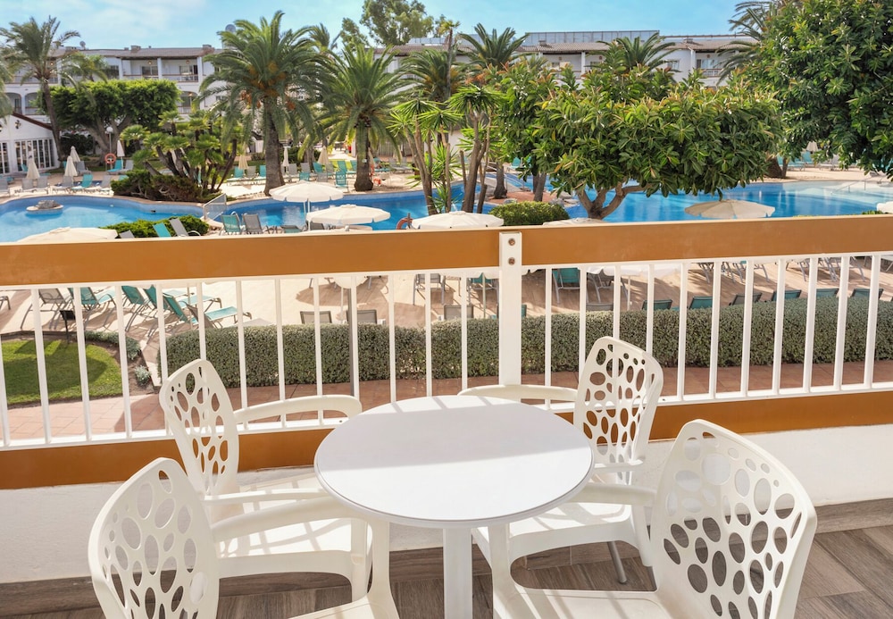 Aparthotel Alcudia Garden — Hotel rooms in Alcudia, Balearic Islands