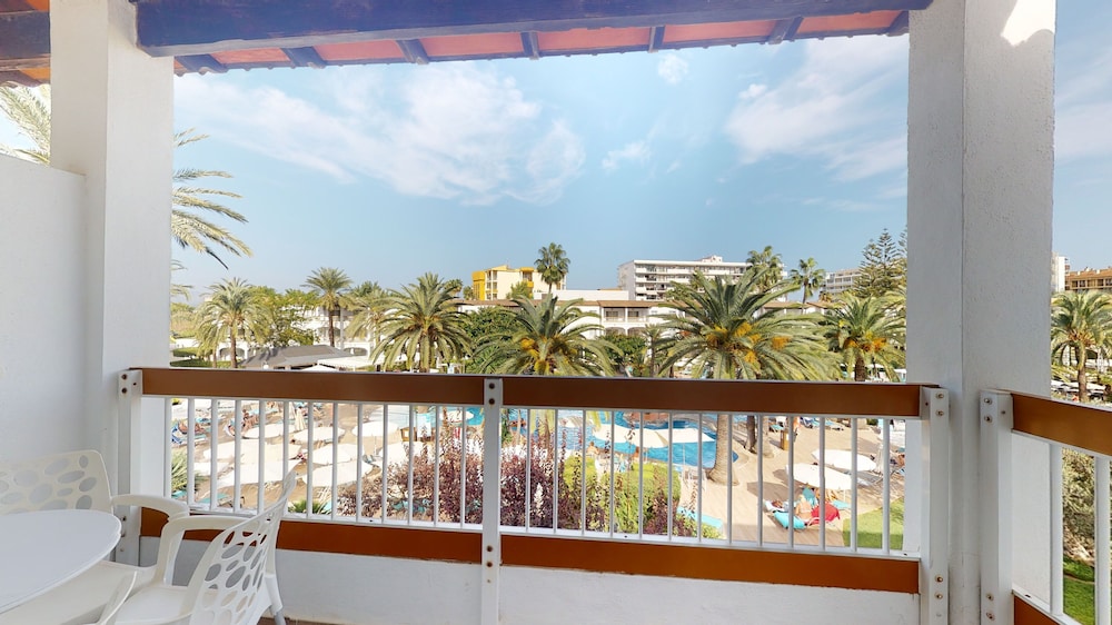 Aparthotel Alcudia Garden — Swimming pool in Alcudia, Balearic Islands