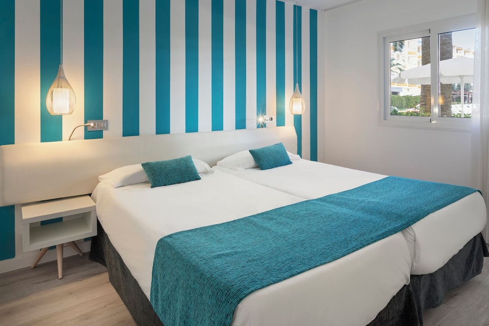 Aparthotel Alcudia Garden — Hotel rooms in Alcudia, Balearic Islands