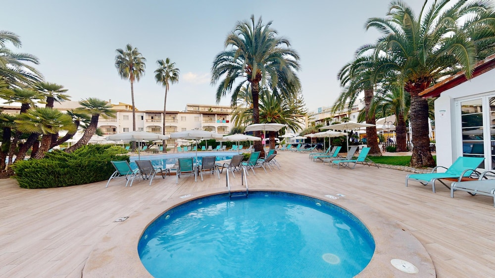 Aparthotel Alcudia Garden — Swimming pool in Alcudia, Balearic Islands