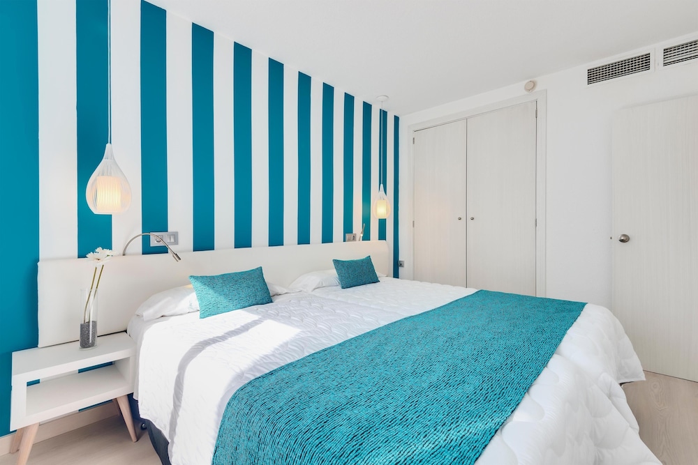 Aparthotel Alcudia Garden — Hotel rooms in Alcudia, Balearic Islands