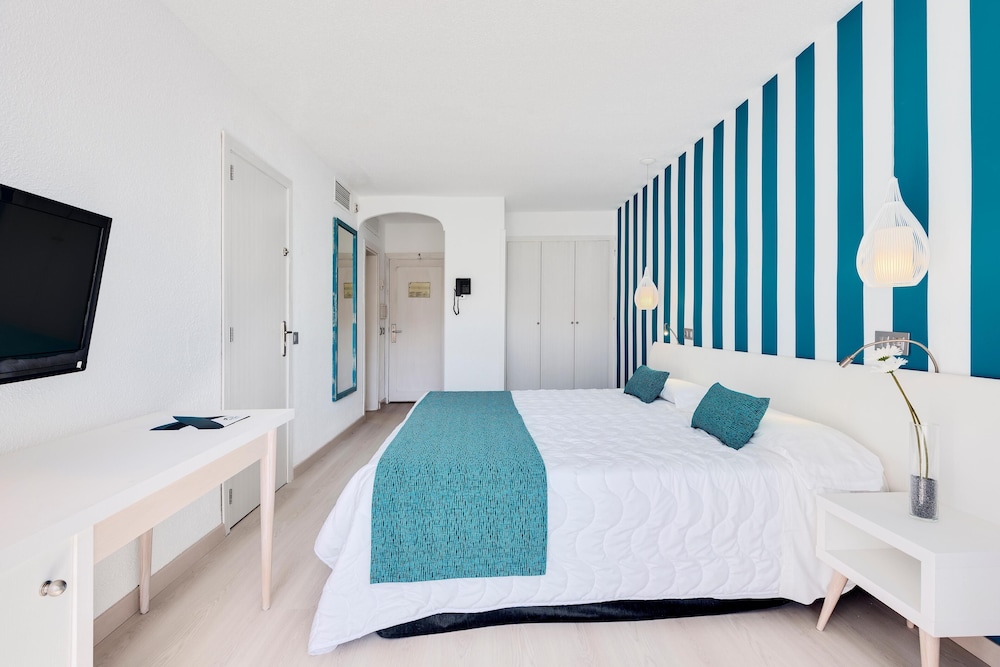 Aparthotel Alcudia Garden — Hotel rooms in Alcudia, Balearic Islands