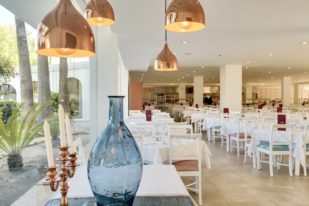 Aparthotel Alcudia Garden — Restaurant & bars in Alcudia, Balearic Islands