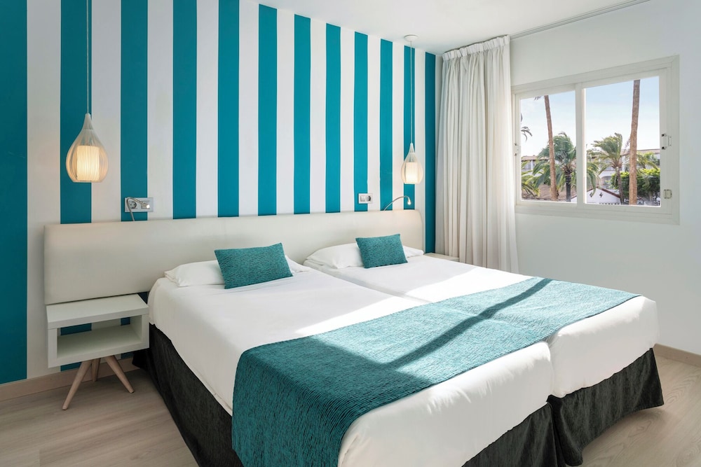 Aparthotel Alcudia Garden — Hotel rooms in Alcudia, Balearic Islands