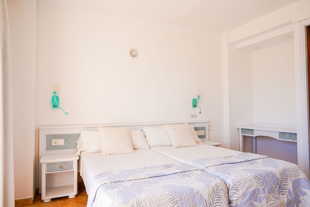 Rosamar Ibiza Hotel — Hotel rooms in San Antonio, Balearic Islands