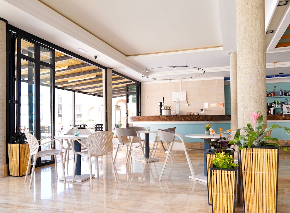 Rosamar Ibiza Hotel — Restaurant & bars in San Antonio, Balearic Islands