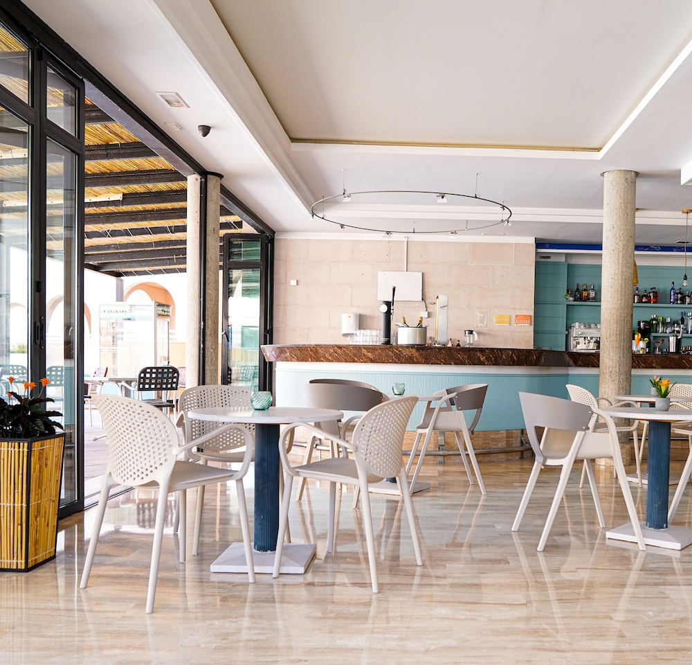 Rosamar Ibiza Hotel — Restaurant & bars in San Antonio, Balearic Islands