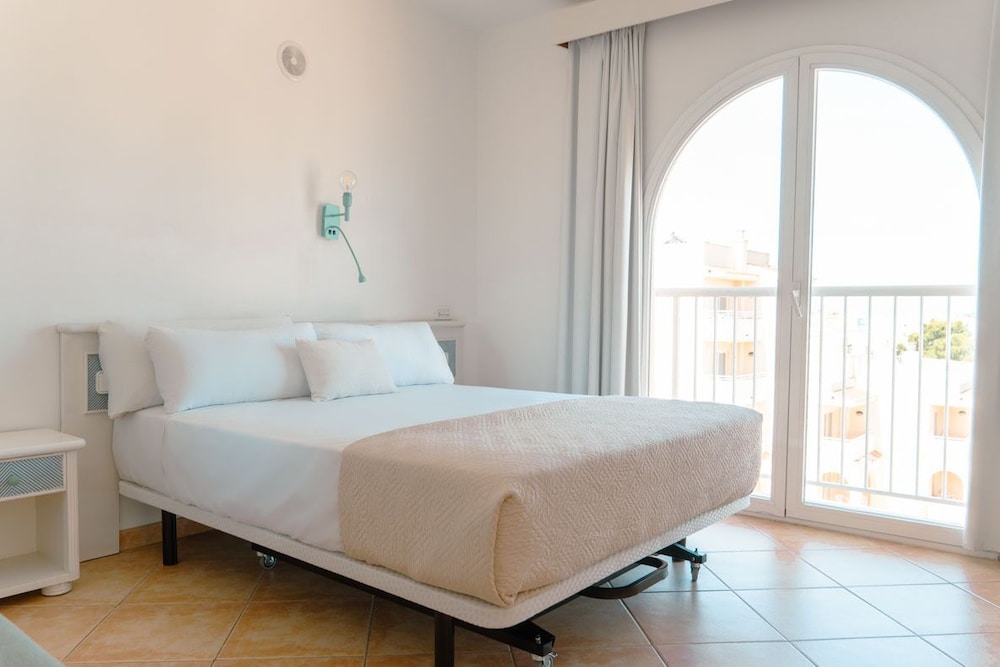 Rosamar Ibiza Hotel — Hotel rooms in San Antonio, Balearic Islands