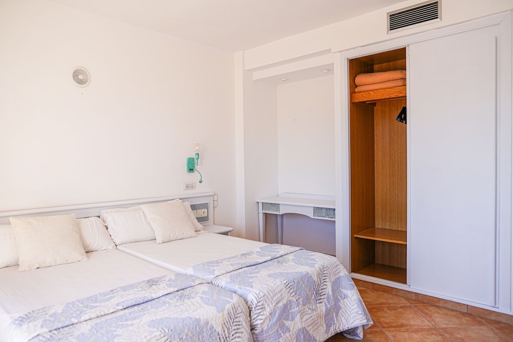 Rosamar Ibiza Hotel — Hotel rooms in San Antonio, Balearic Islands